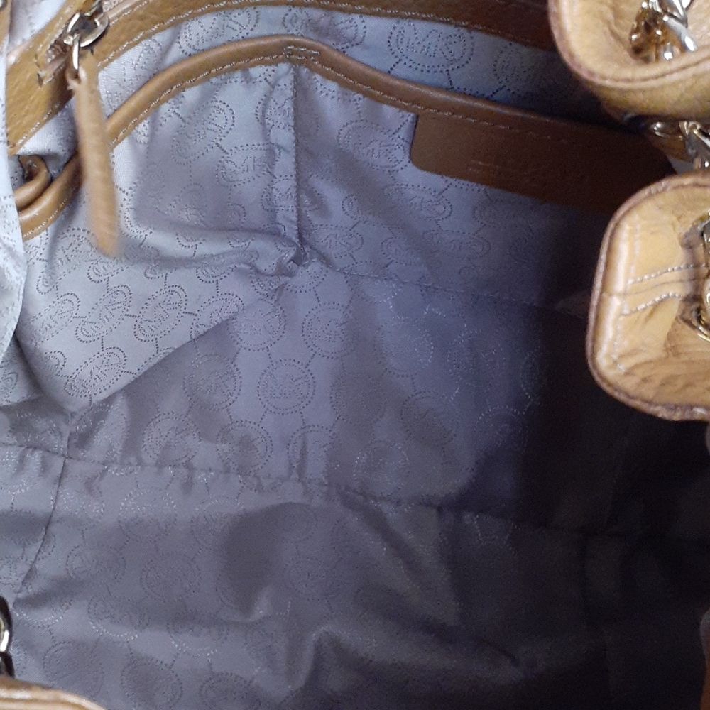 Leather - Picture 3 of 4